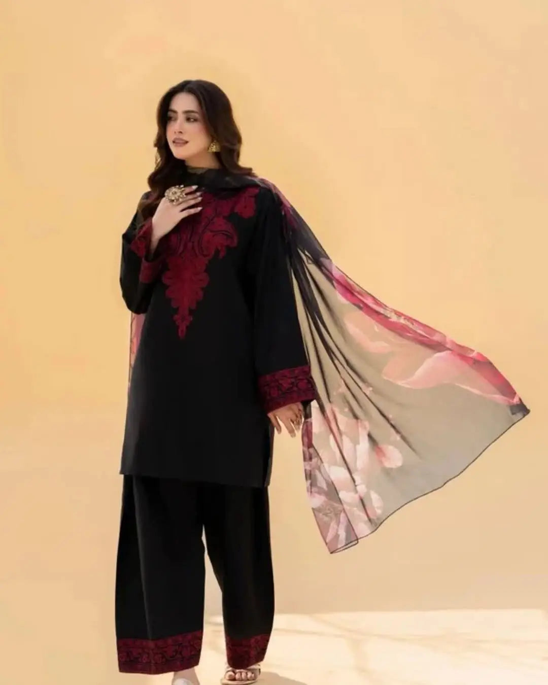 Mahnoor 3 Pcs Women's Stitched Linen Embroidered Suit