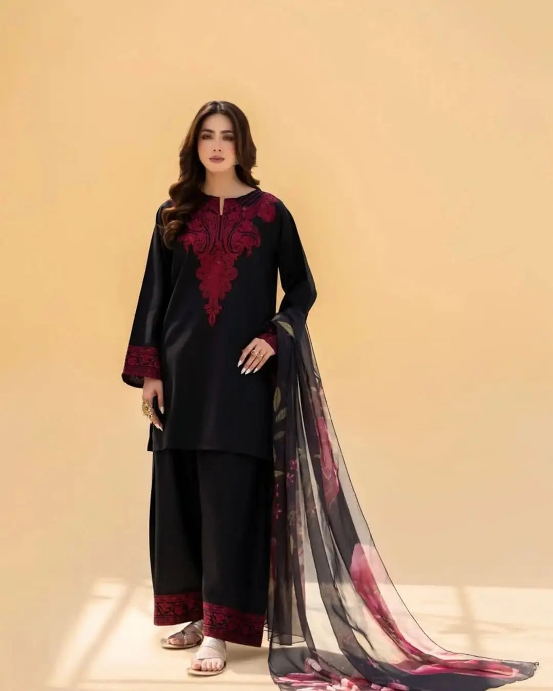 Mahnoor 3 Pcs Women's Stitched Linen Embroidered Suit